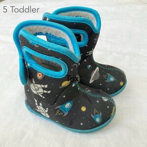 BOGS Size 5 Toddler Blue Astronauts Space Rain Boots Waterproof Warm